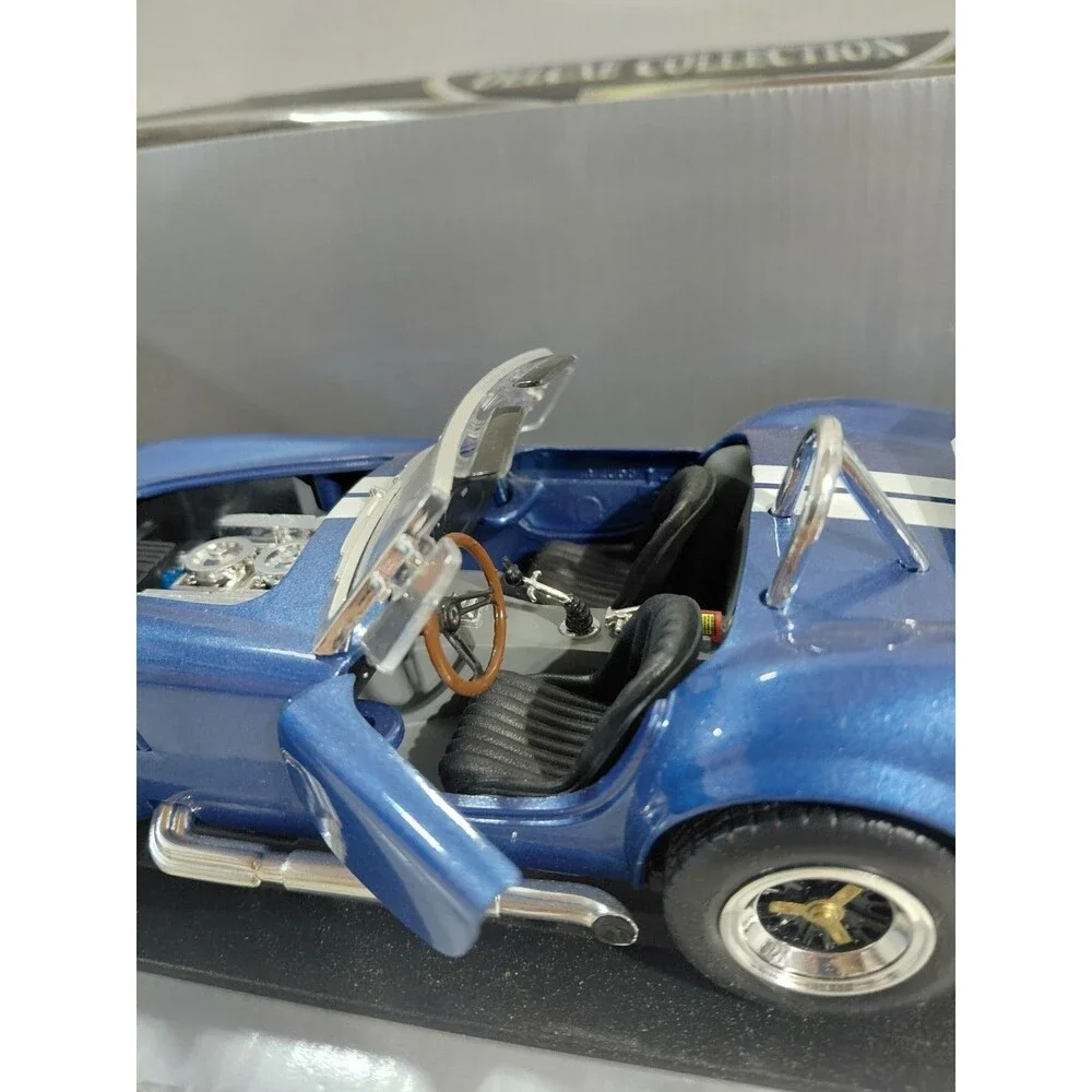 Road Signature 1:18 Diecast 1964 Shelby Cobra 427 S/C Convertible w/box